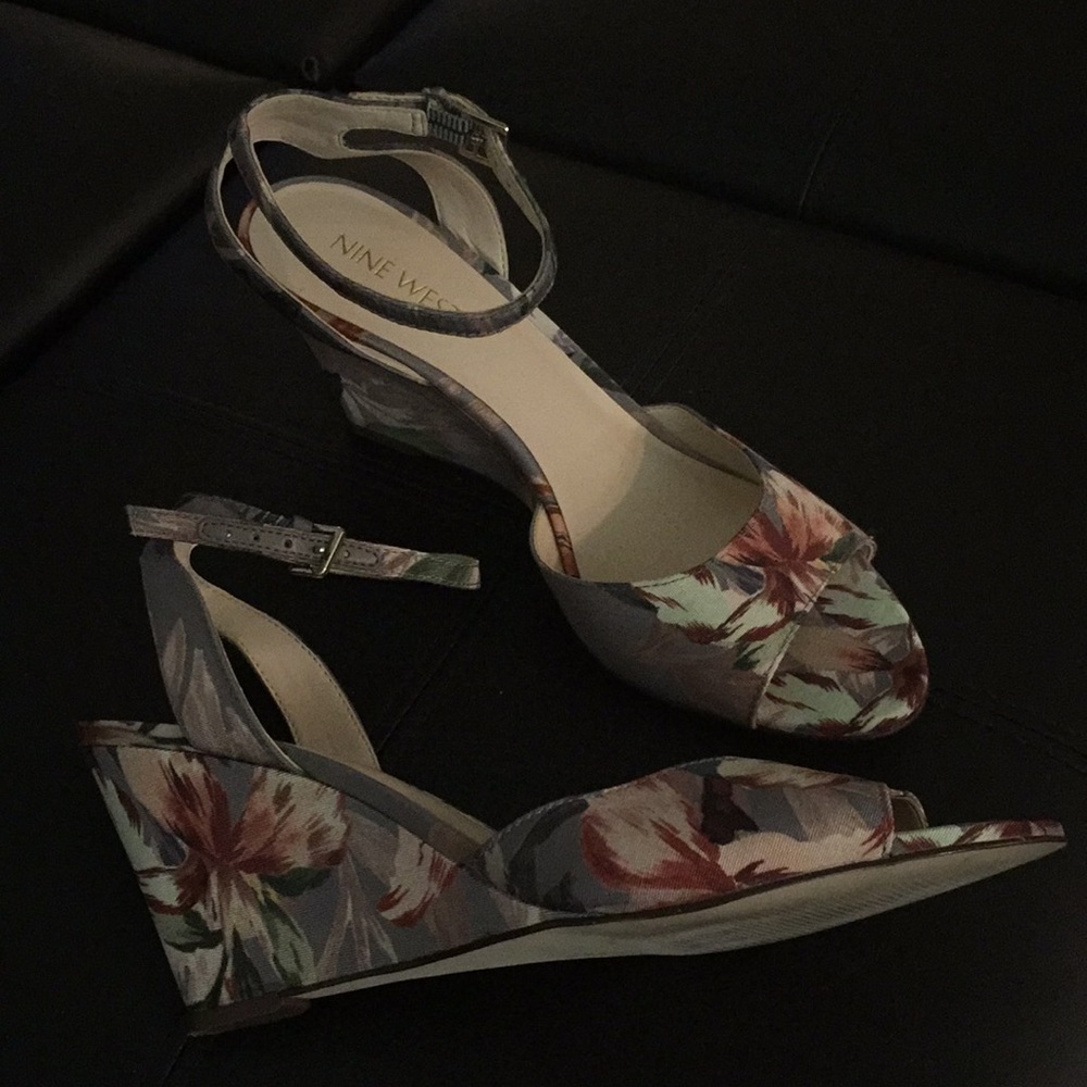 Nine West multi color wedges